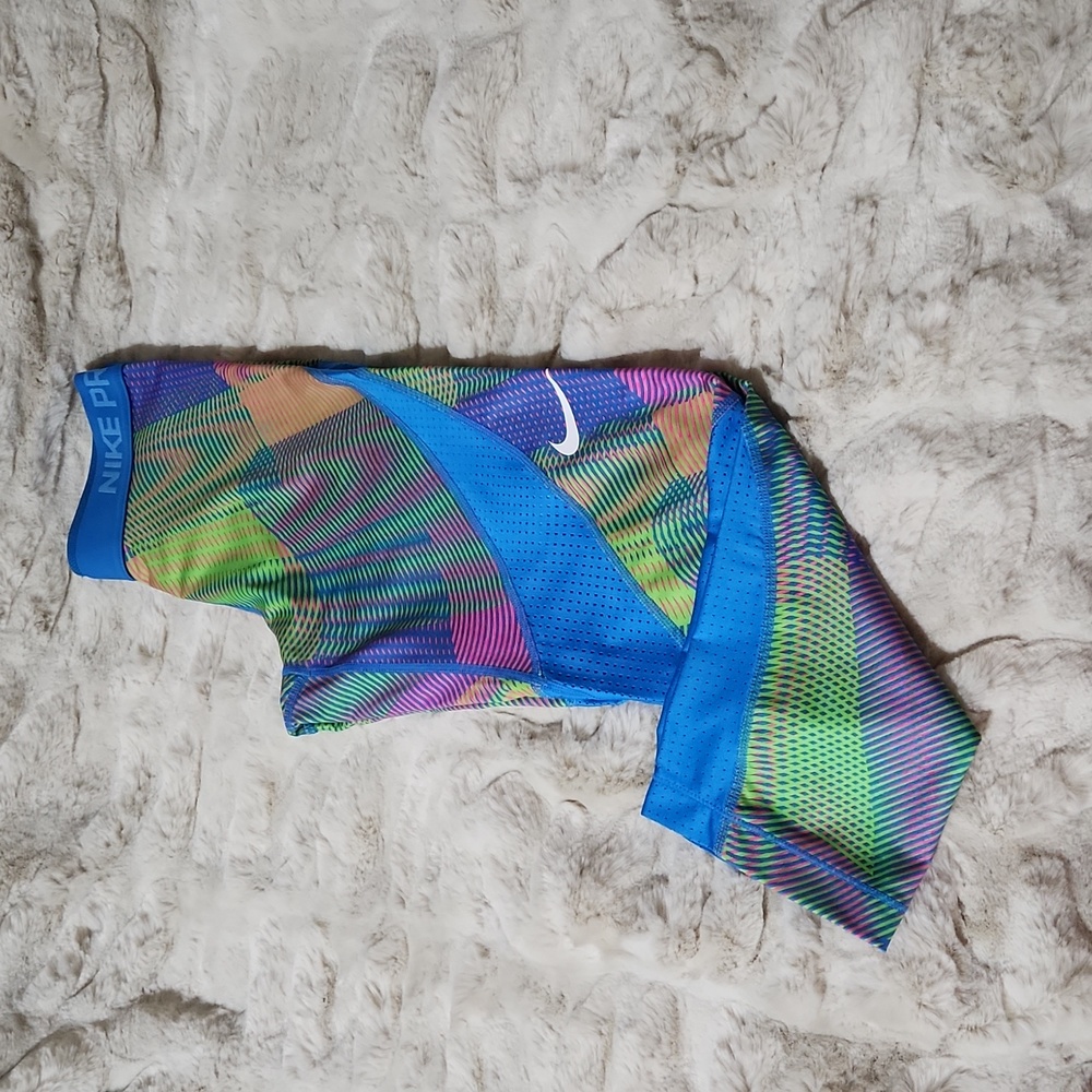 Nike Pro Mid-Rise Cropped Mesh Panel Leggings
